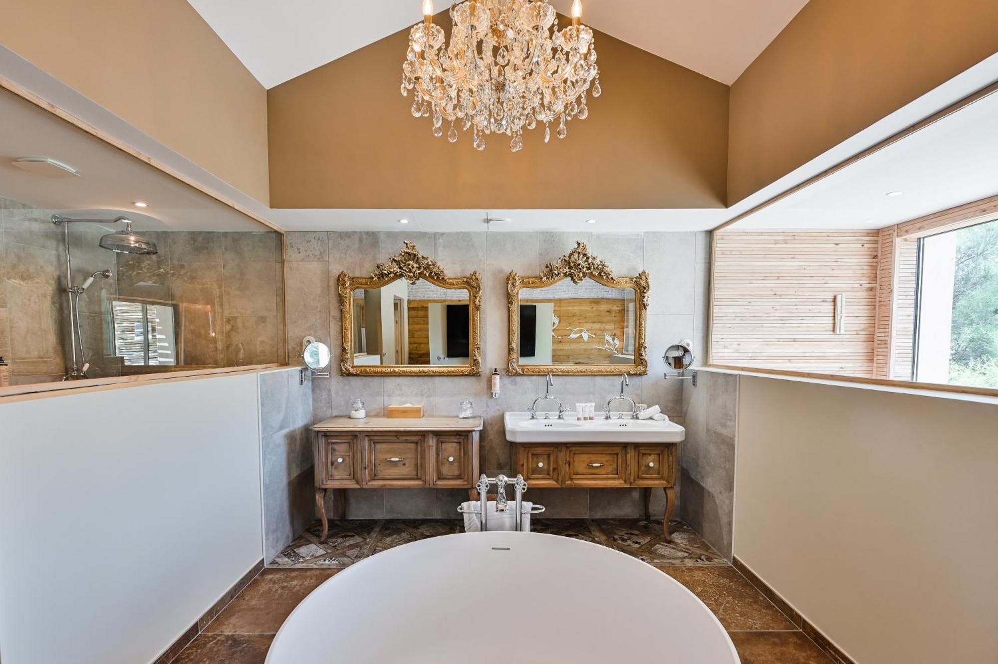 Hotel Le Hameau Des Pesquiers & Spa, Curio Collection By Hilton Hyeres