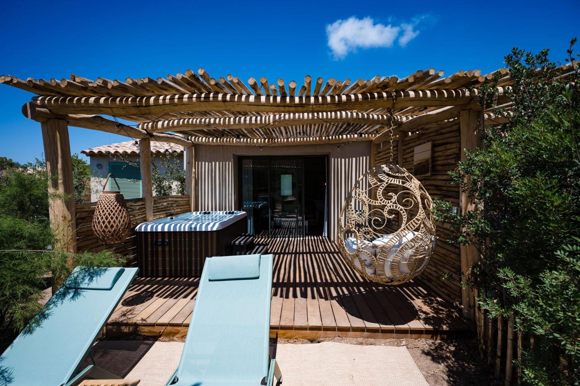 Le Hameau Des Pesquiers & Spa, Curio Collection By Hilton 5*
