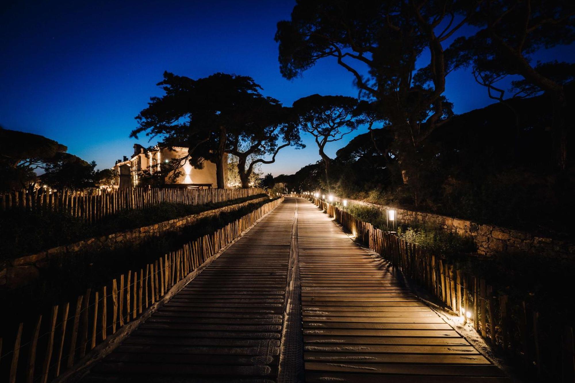 Hotel Le Hameau Des Pesquiers & Spa, Curio Collection By Hilton Hyeres