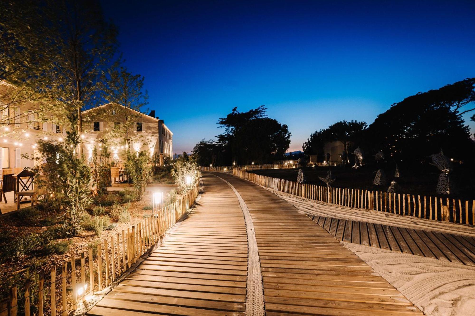 Le Hameau Des Pesquiers & Spa, Curio Collection By Hilton