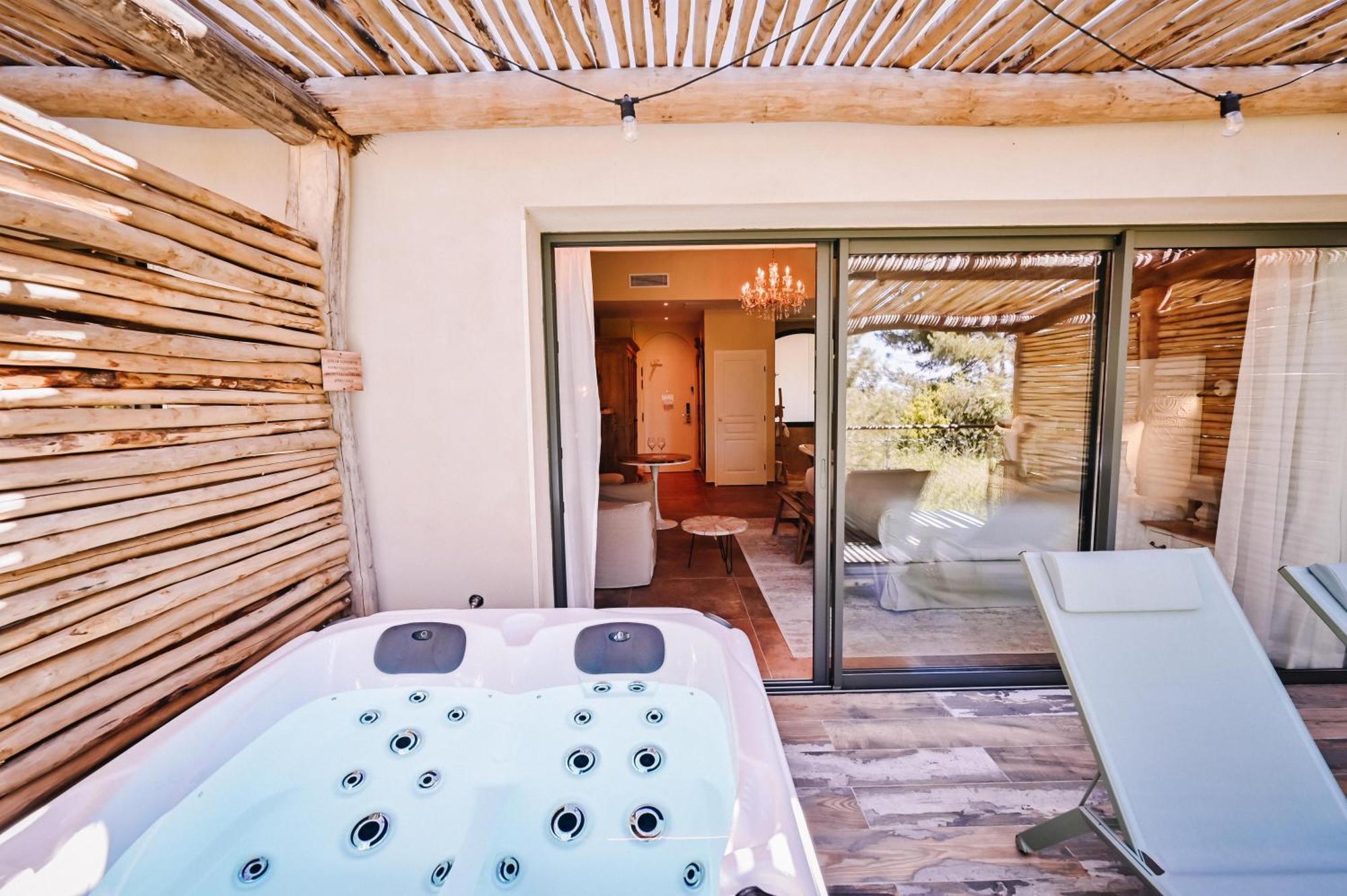 Le Hameau Des Pesquiers & Spa, Curio Collection By Hilton